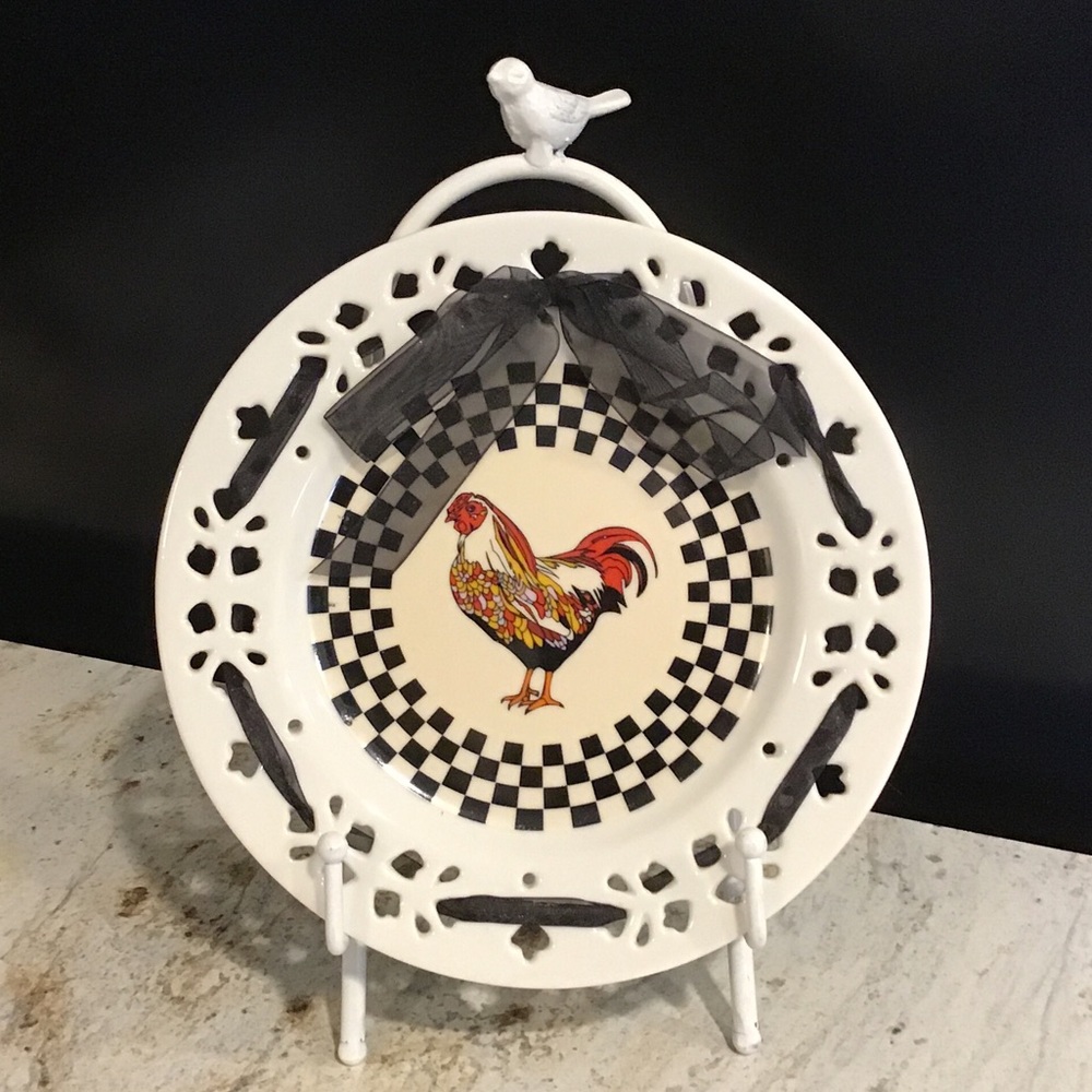 Decorative rooster plate